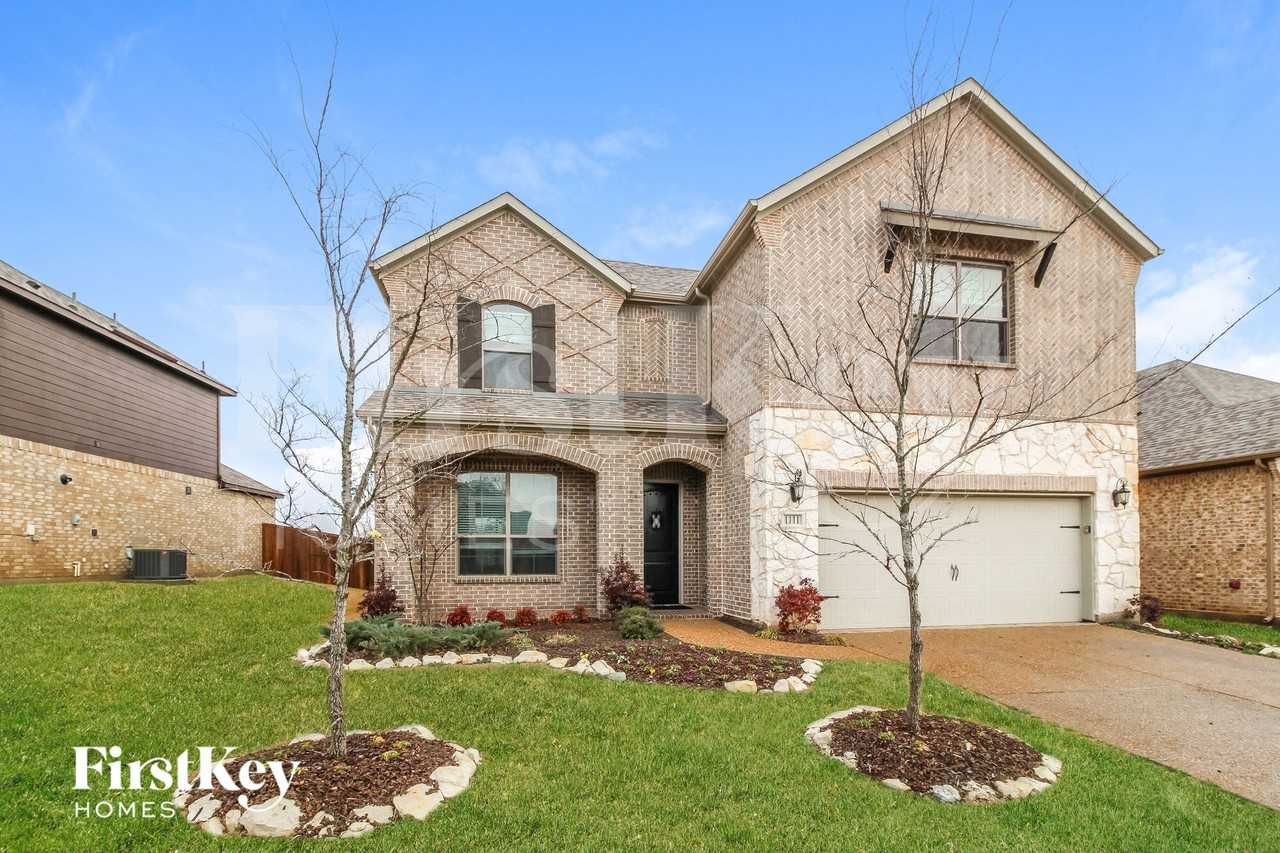 1111 Elizabeth St - Photo 2 of 15