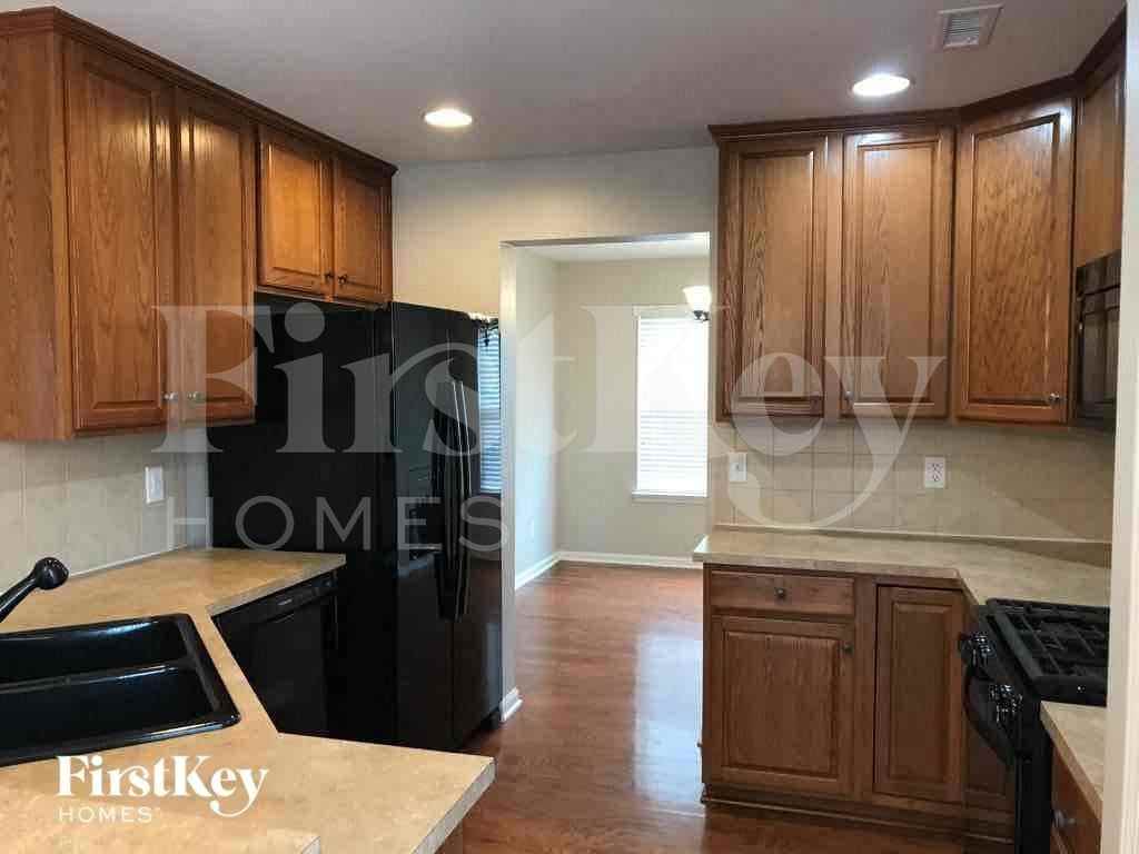 1544 Moss Creek Dr - Photo 5 of 32