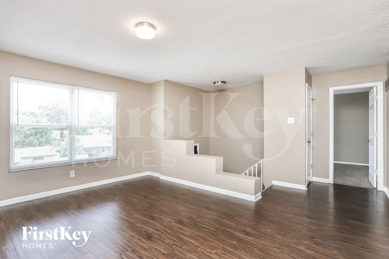 9963 Meadow Ave - Photo 3 of 16