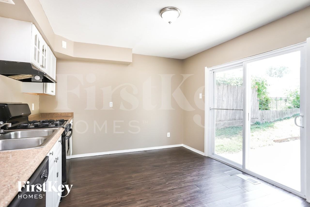 9963 Meadow Ave - Photo 4 of 16