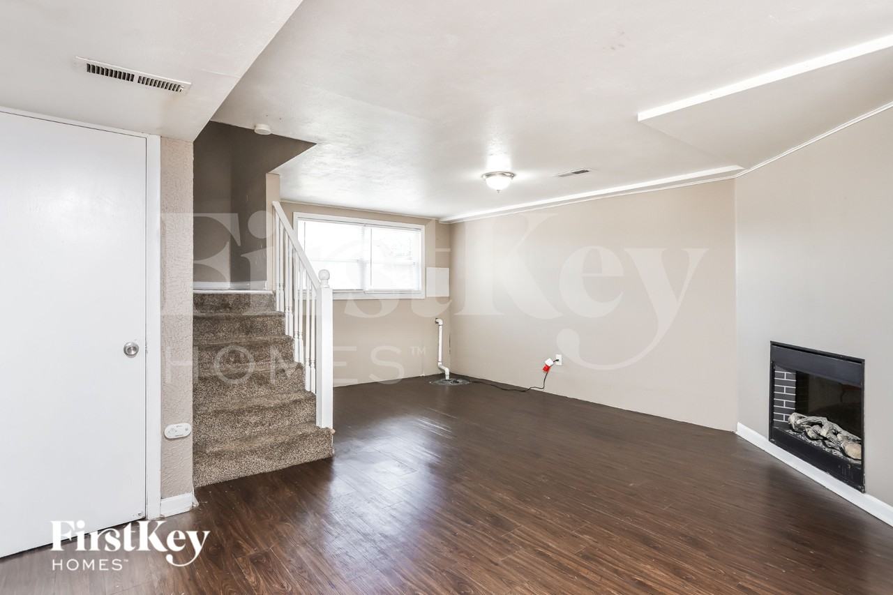 9963 Meadow Ave - Photo 6 of 16