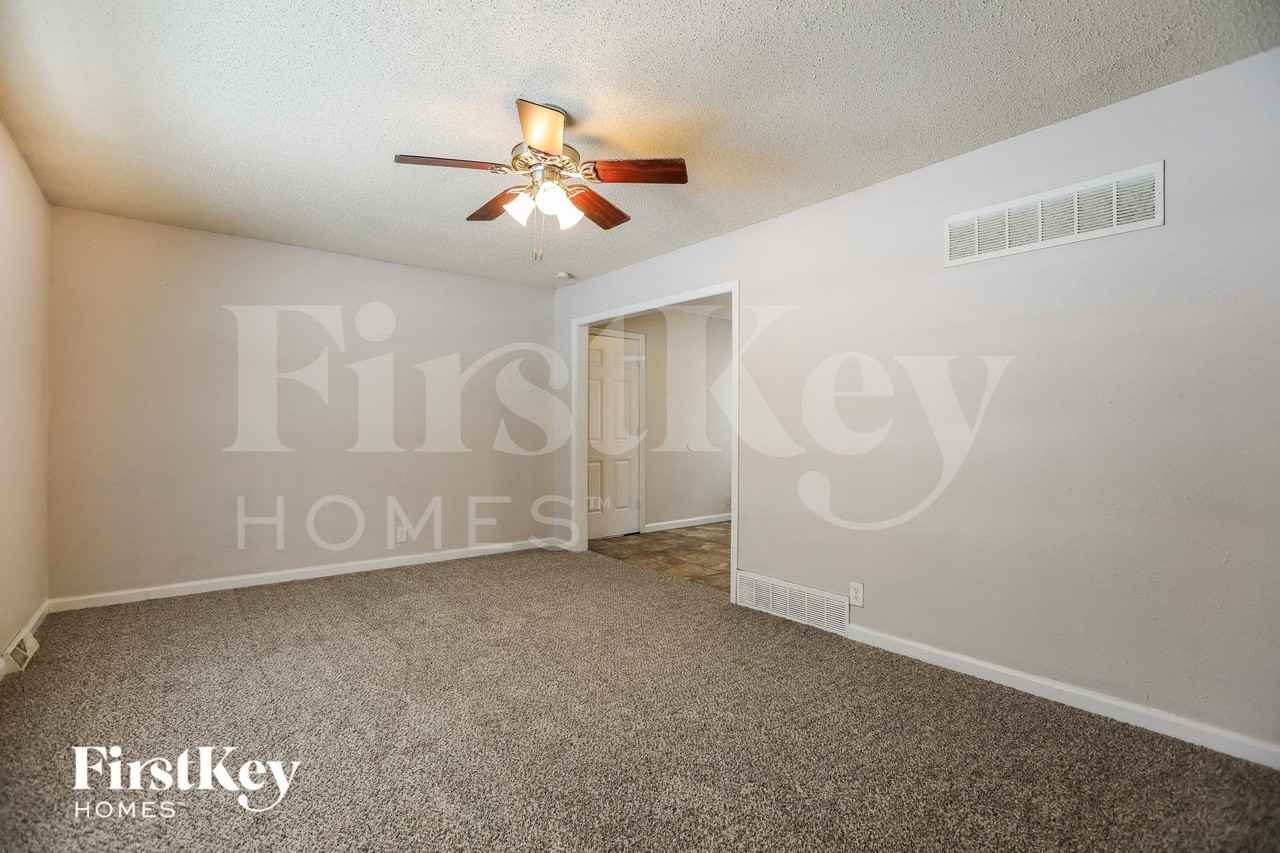 9817 Hardesty Ave - Photo 3 of 15