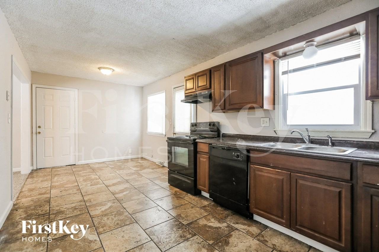 9817 Hardesty Ave - Photo 6 of 15