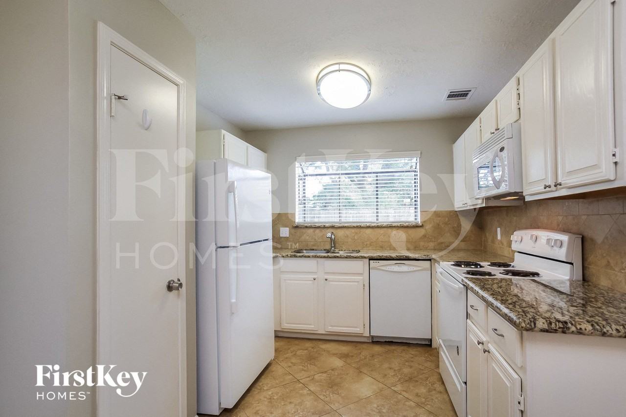 7774 High Village Dr - Photo 5 of 15