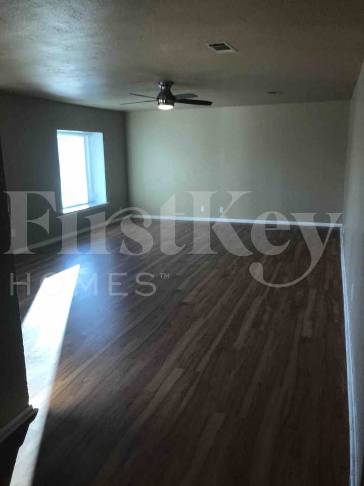 701 E Mission St - Photo 3 of 13