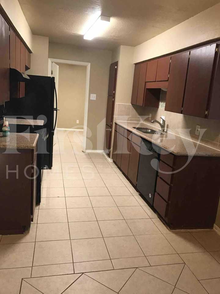 701 E Mission St - Photo 4 of 13