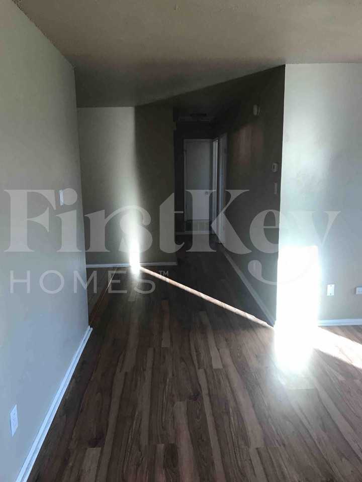 701 E Mission St - Photo 6 of 13