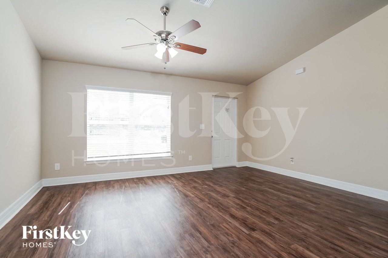 625 Sw 13th Ter - Photo 3 of 15