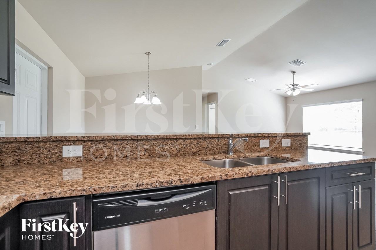 625 Sw 13th Ter - Photo 6 of 15