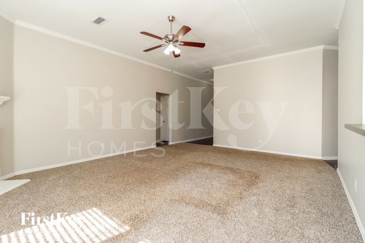 614 Jamie Ln - Photo 2 of 16