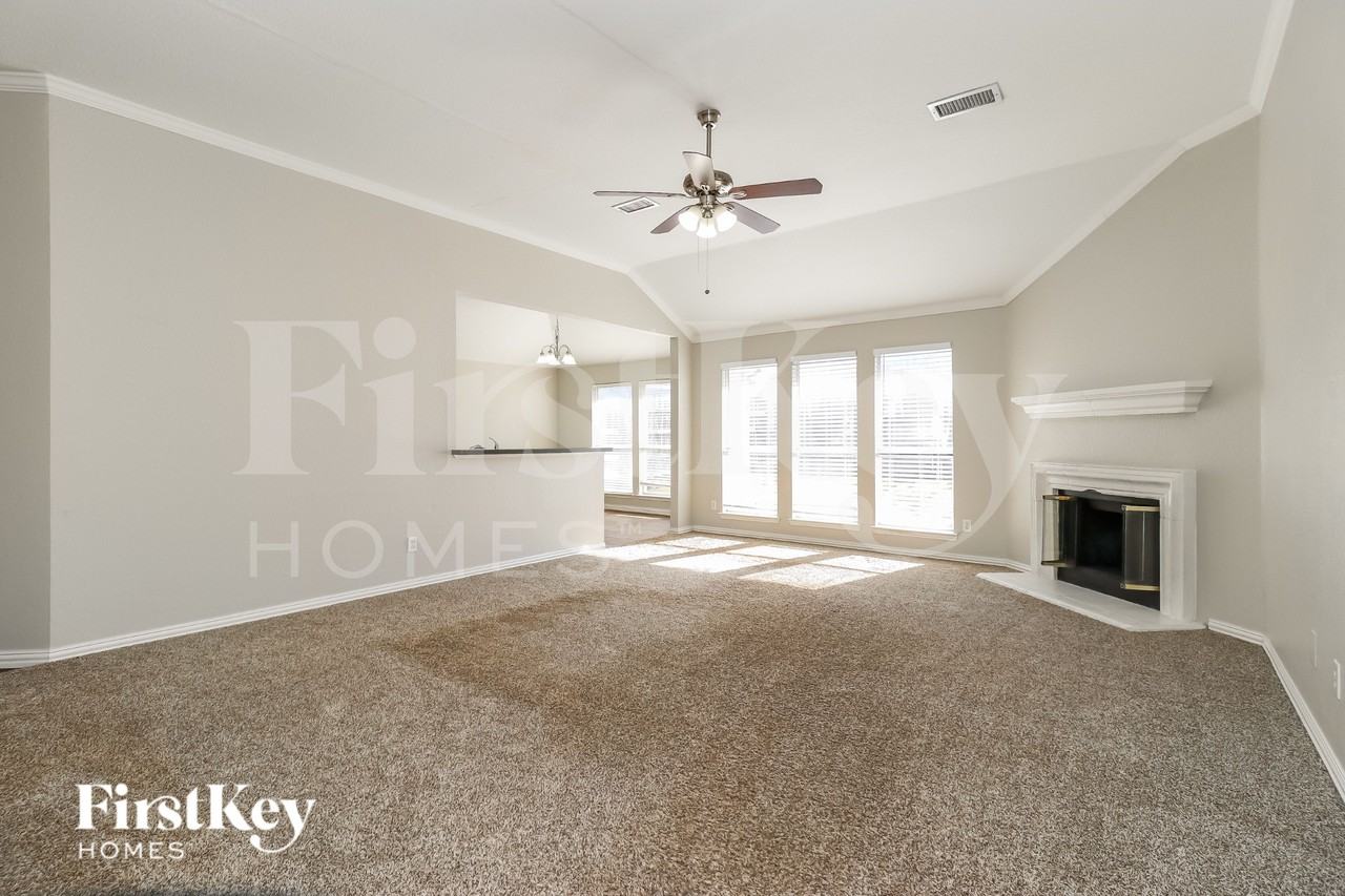 614 Jamie Ln - Photo 4 of 16