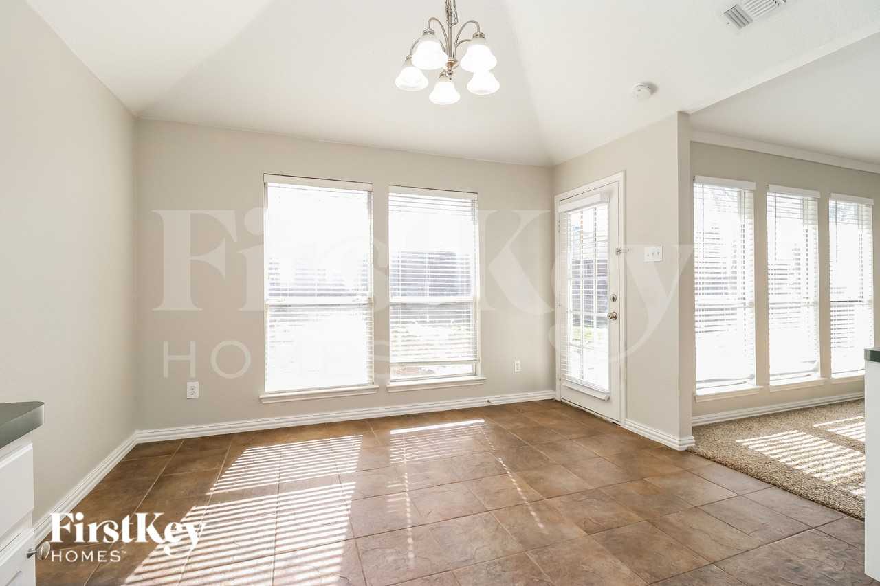 614 Jamie Ln - Photo 5 of 16