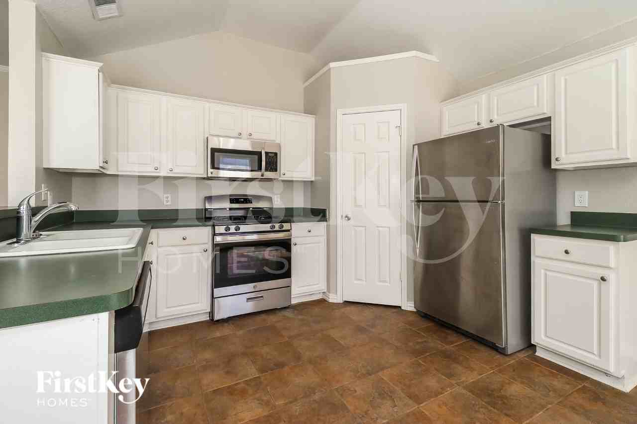 614 Jamie Ln - Photo 7 of 16