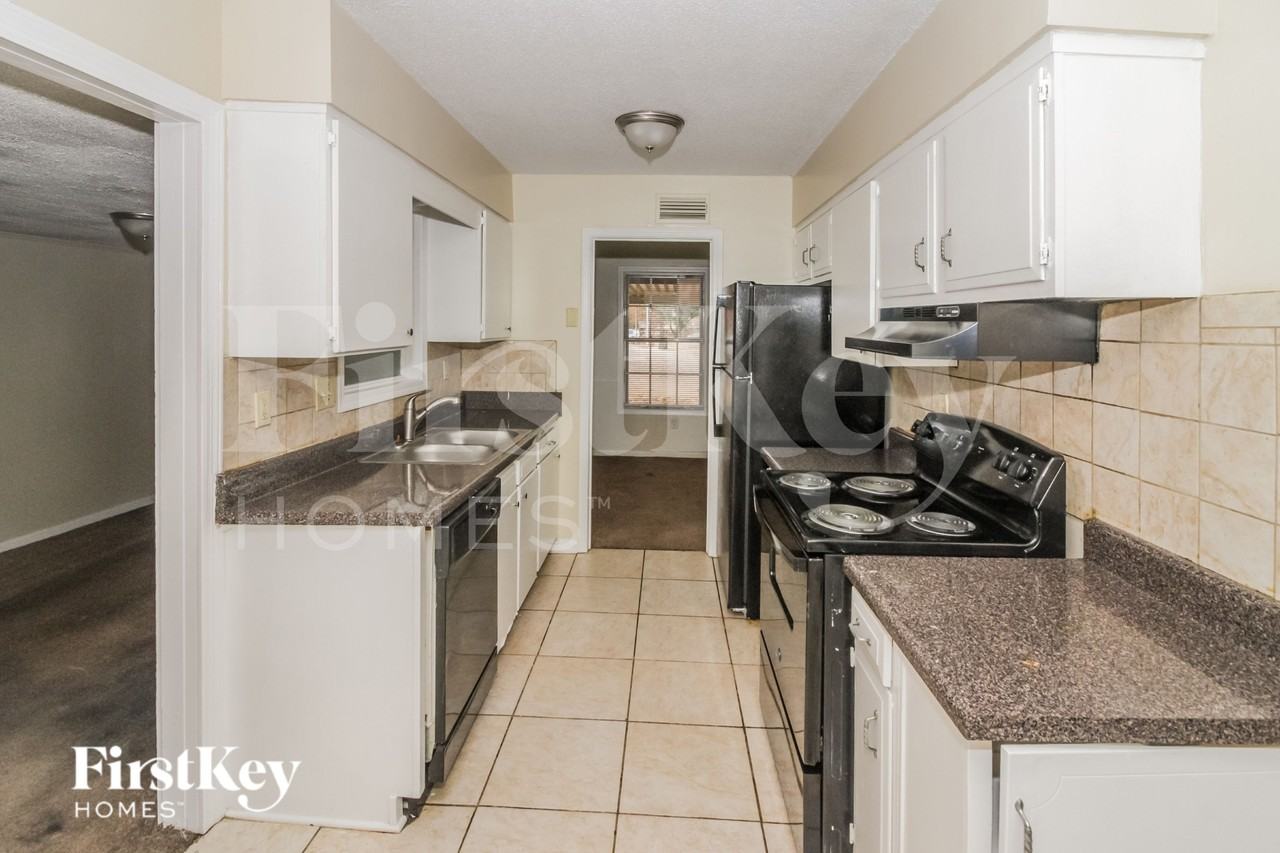 6128 Lacewood Cv - Photo 6 of 16