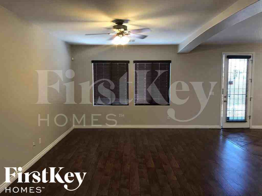 28 Delighted Ave - Photo 6 of 33