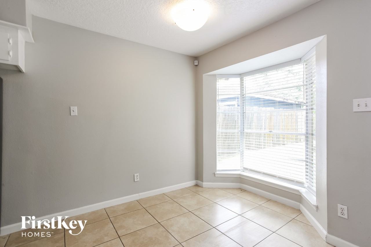 2111 Savanna Ct N - Photo 4 of 15