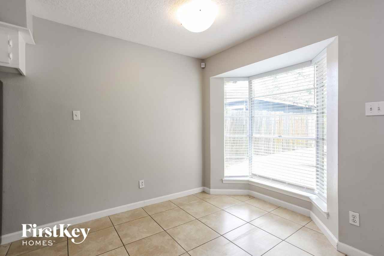 2111 Savanna Ct N - Photo 5 of 15