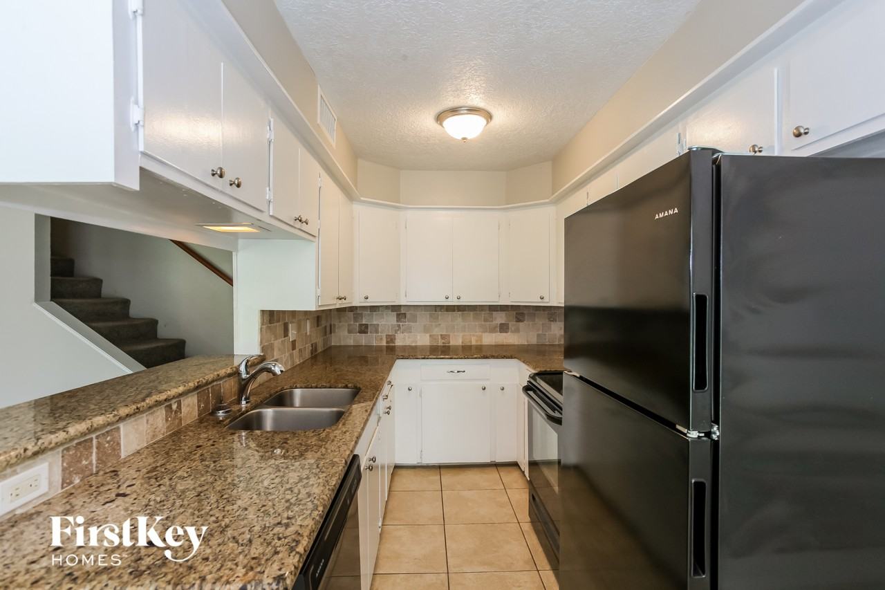 2111 Savanna Ct N - Photo 6 of 15