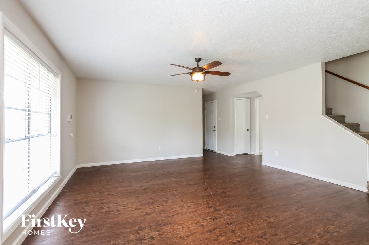 2111 Savanna Ct N - Photo 7 of 15