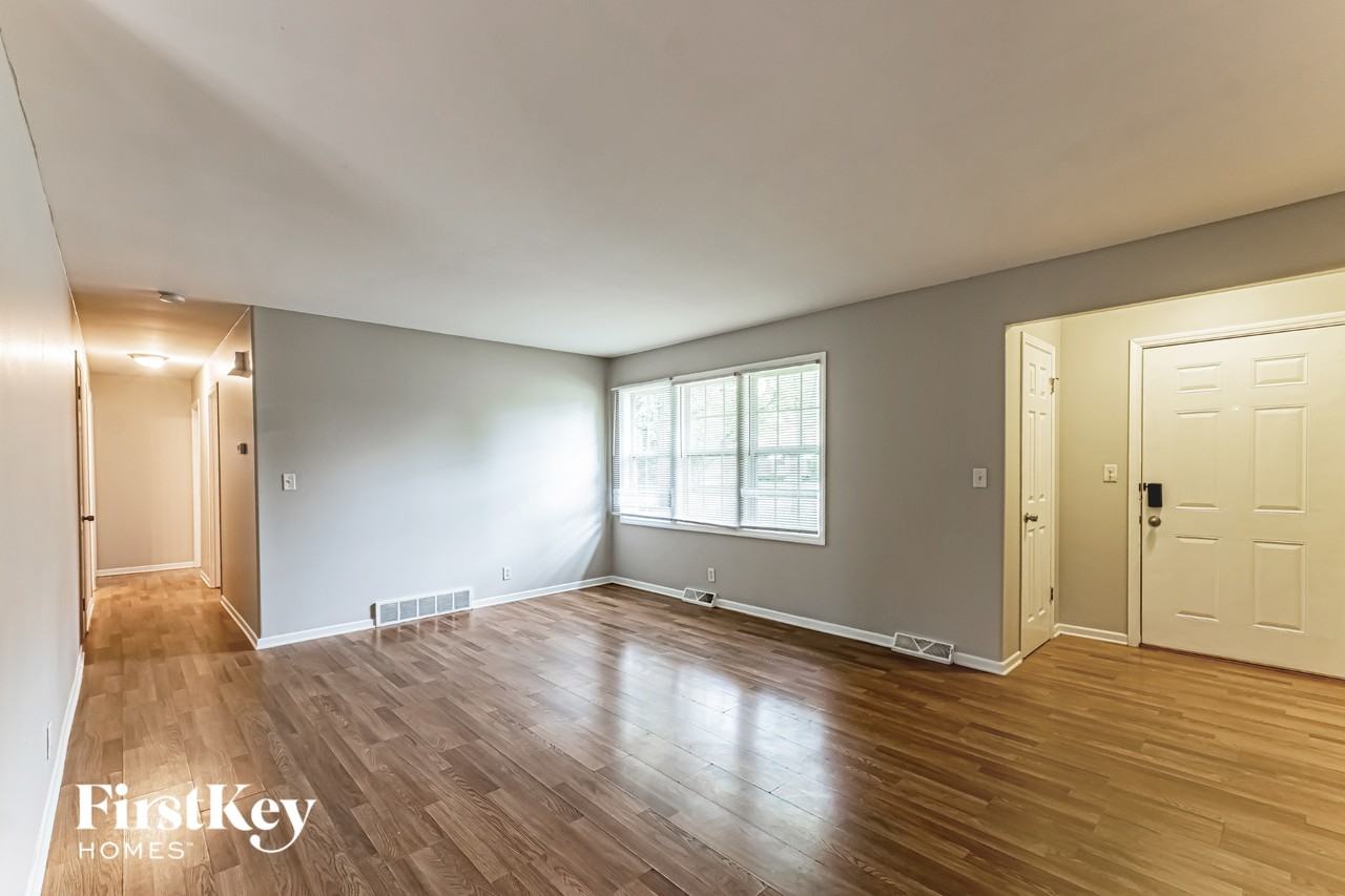 1770 Lily St - Photo 3 of 15