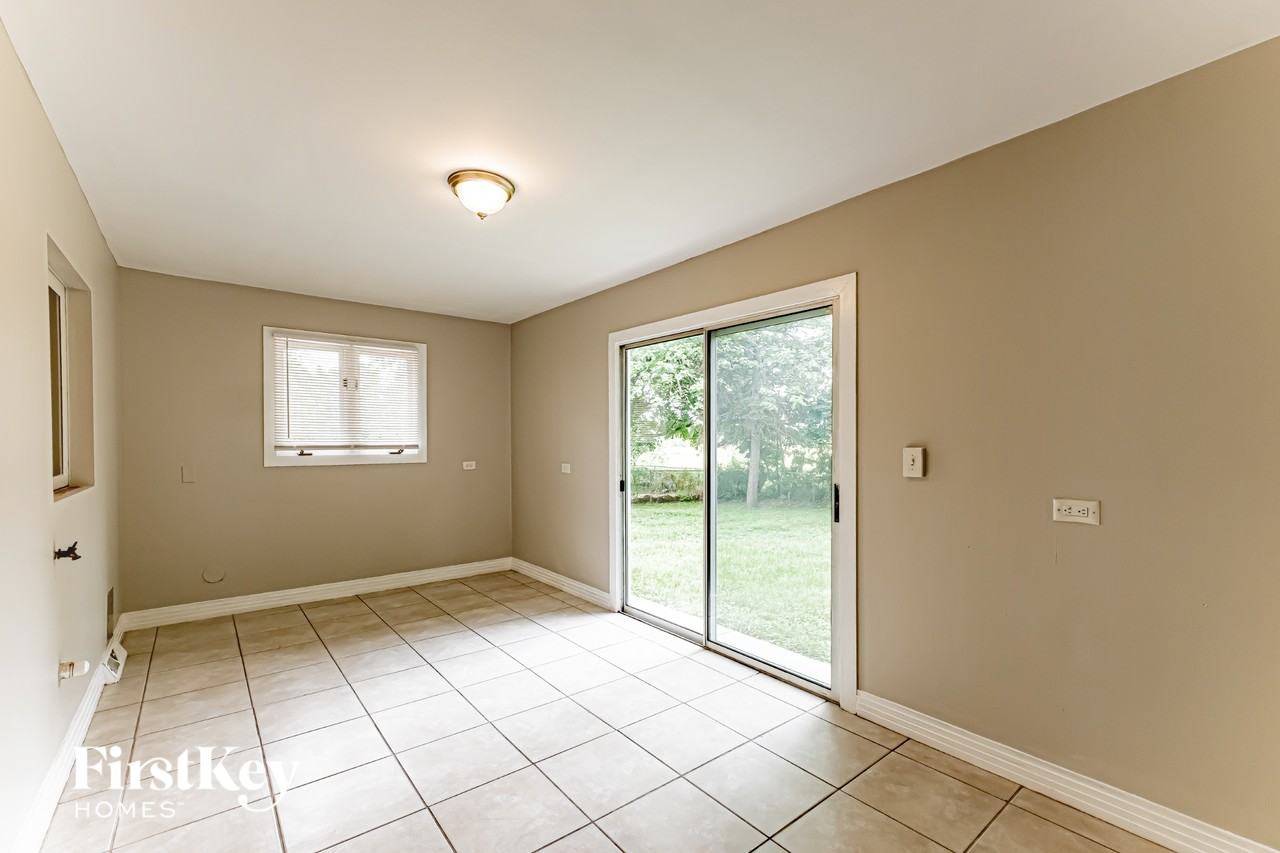 1770 Lily St - Photo 4 of 15