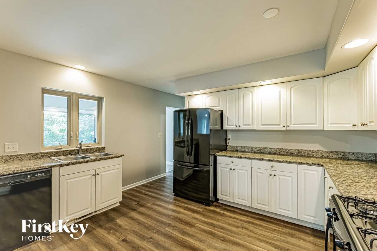 1770 Lily St - Photo 6 of 15