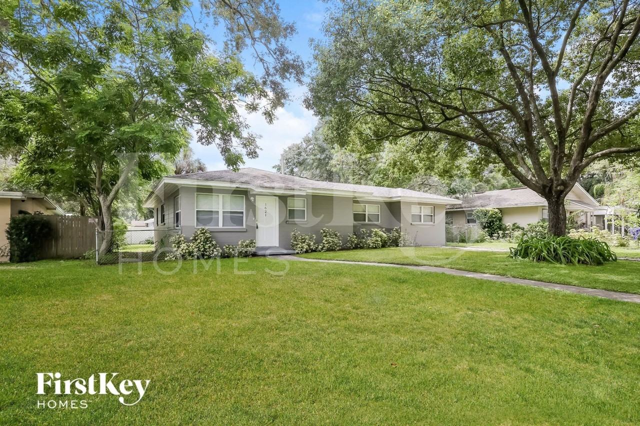 1621 Mockingbird Ln - Photo 2 of 15