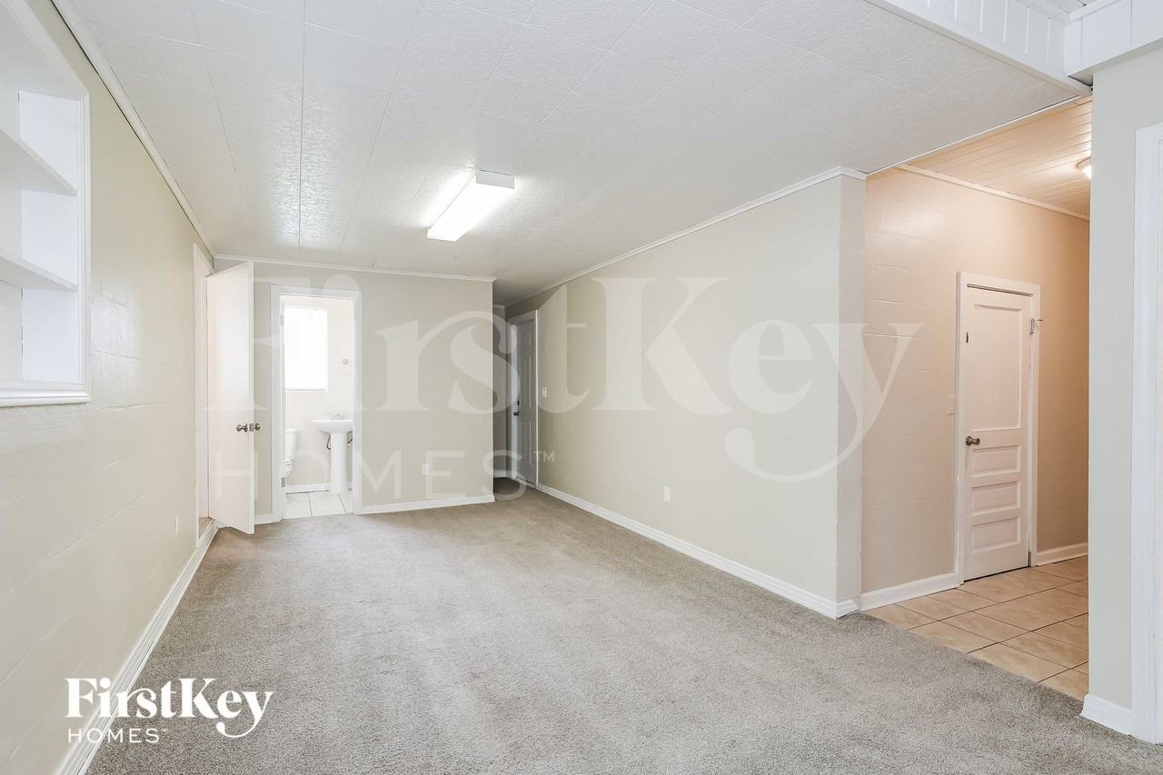 1621 Mockingbird Ln - Photo 5 of 15