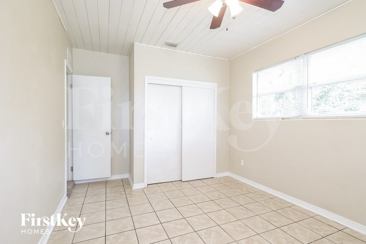 1621 Mockingbird Ln - Photo 7 of 15