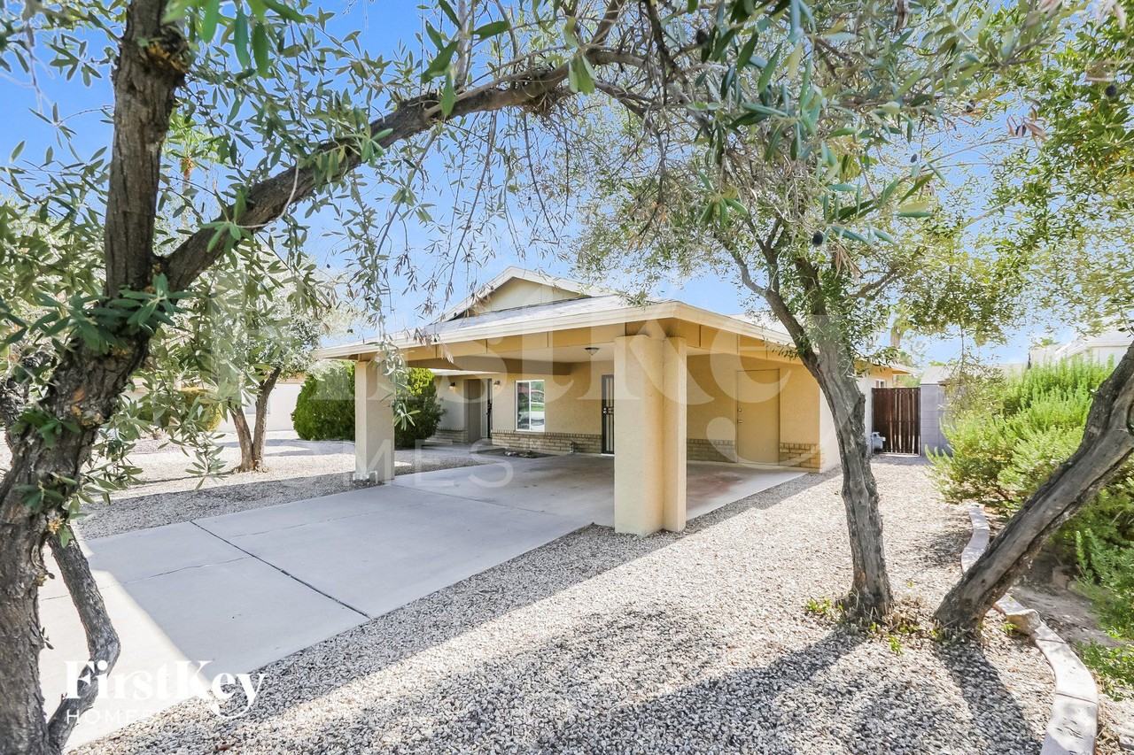 12215 N 36th St - Photo 2 of 15