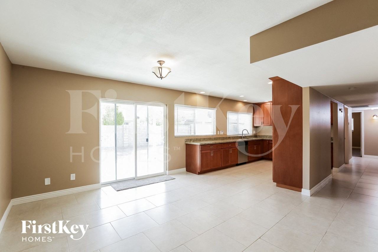 12215 N 36th St - Photo 5 of 15