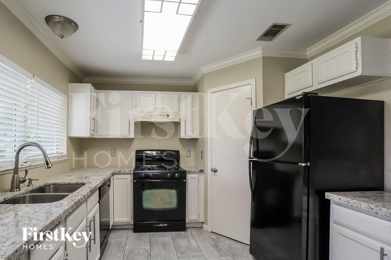 12123 Flaxen Dr - Photo 5 of 15