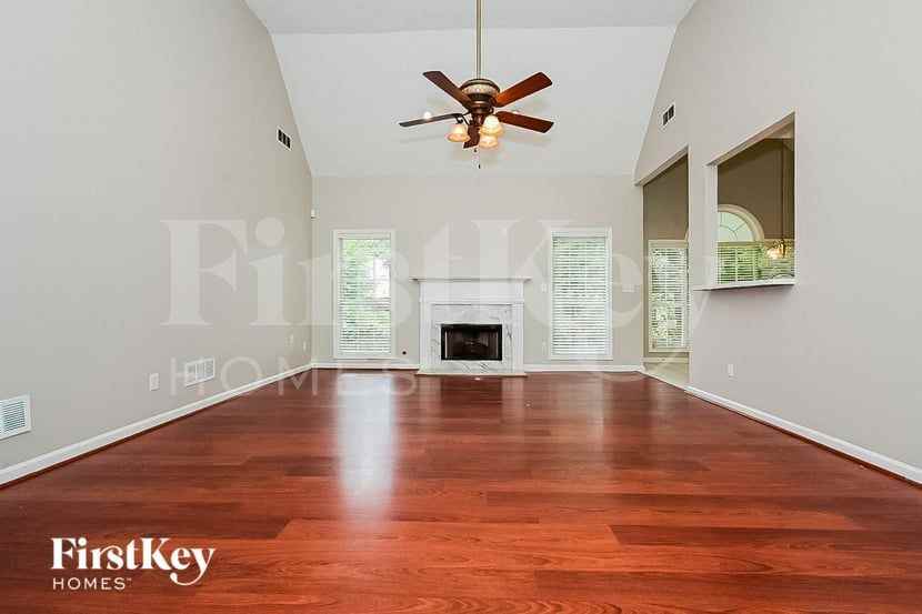 115 Willow Hill Ln - Photo 2 of 15