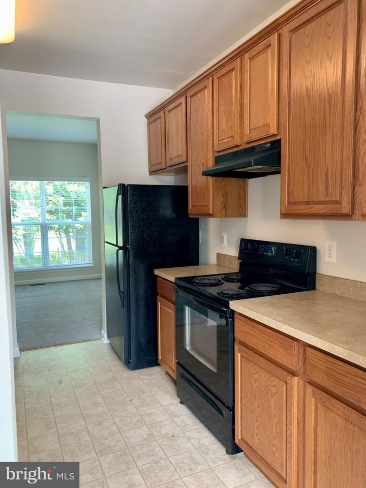 916 Persimmon Pl - Photo 4 of 23