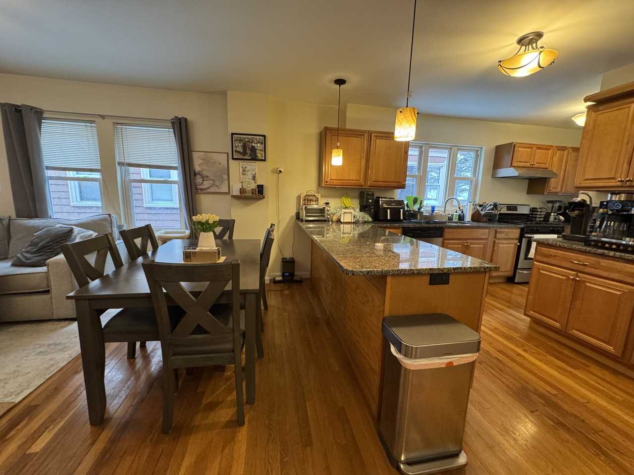 214 Arlington St - Photo 5 of 27