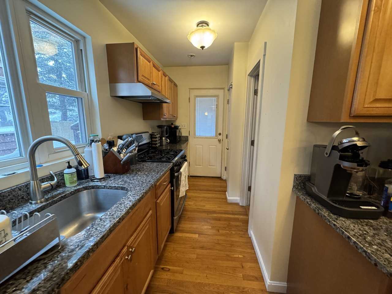 214 Arlington St - Photo 7 of 27