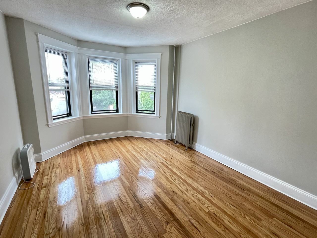 39 Glenville Ave #8 - Photo 2 of 11