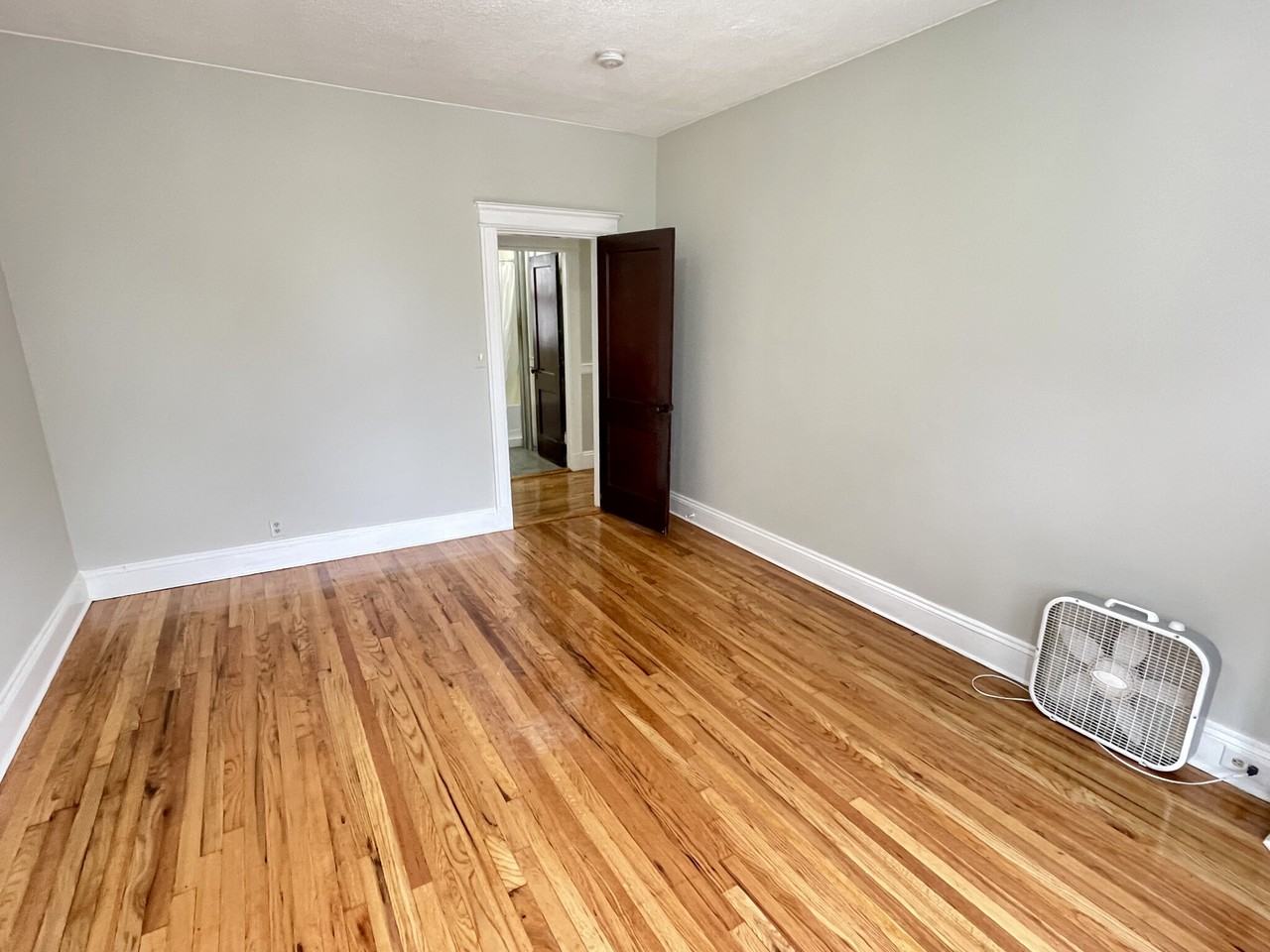 39 Glenville Ave #8 - Photo 3 of 11