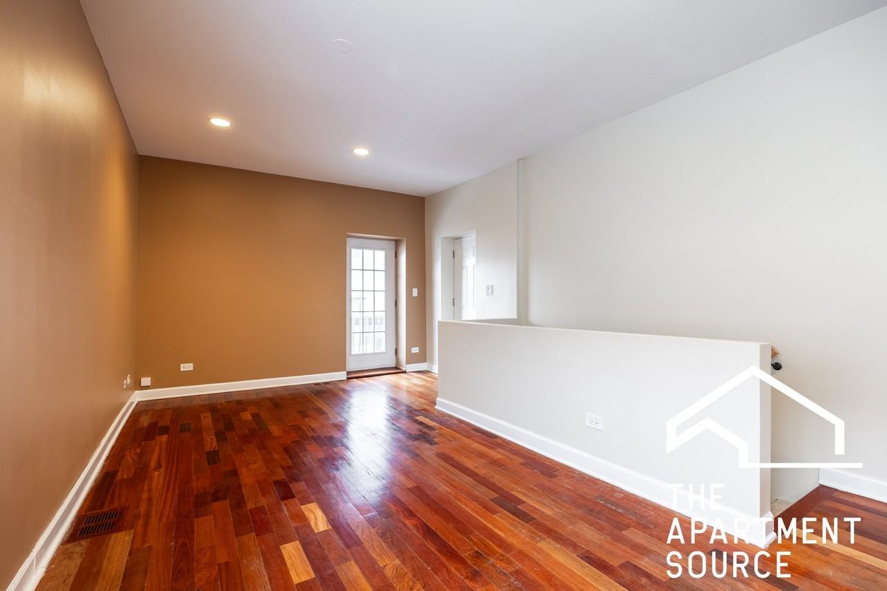 2852 N Kedzie Ave #1 - Photo 3 of 25