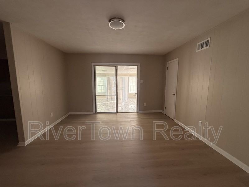 2593 Sandpiper Ave - Photo 3 of 24