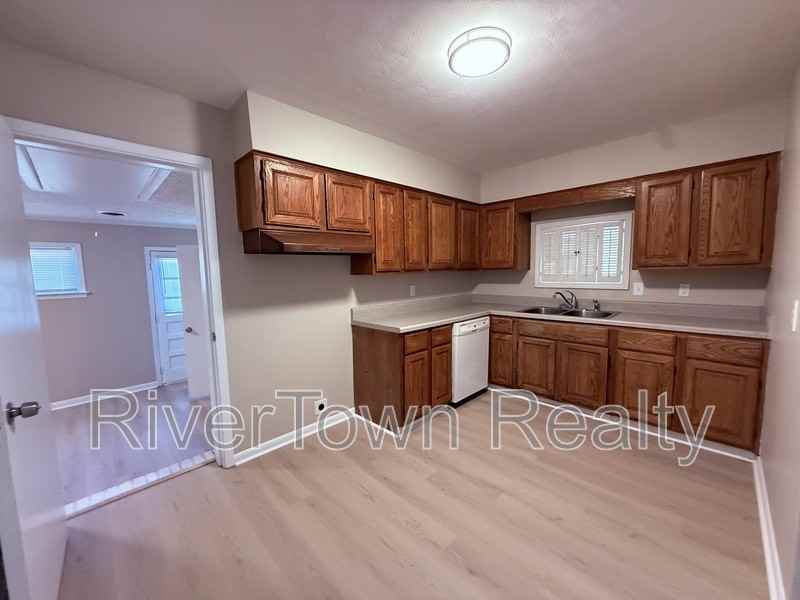 2593 Sandpiper Ave - Photo 4 of 24