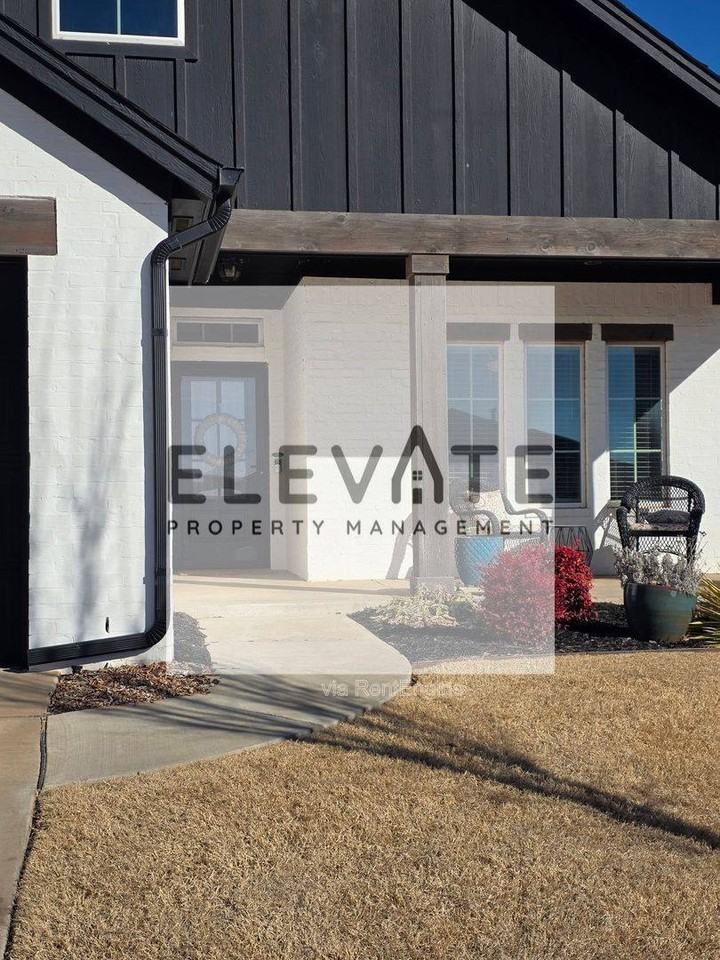 1101 Sawmill Rd - Photo 2 of 10