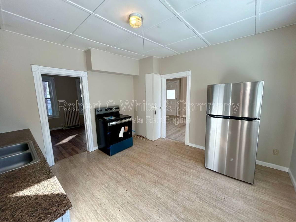 314 Norwich Ave - Photo 3 of 10