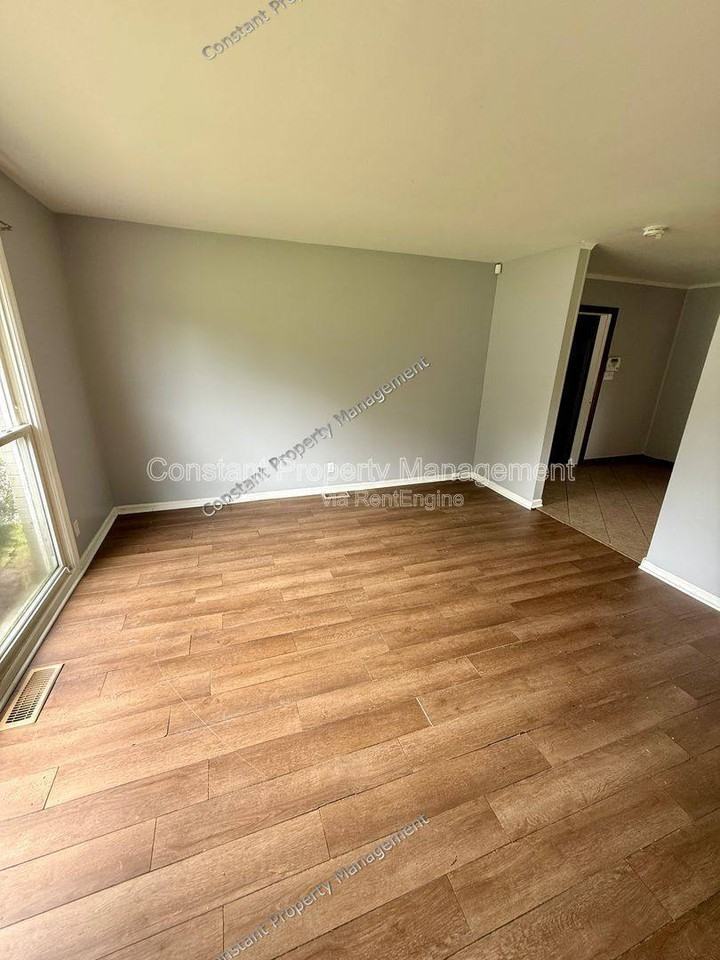 3343 Ohara Dr N - Photo 3 of 10