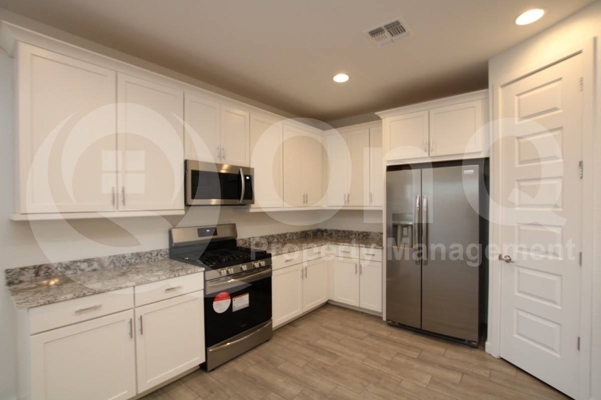 2630 W Hidalgo Ave - Photo 2 of 10