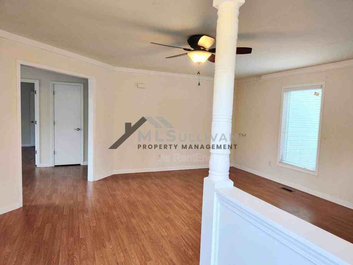 312 Lakeshore Dr - Photo 2 of 10