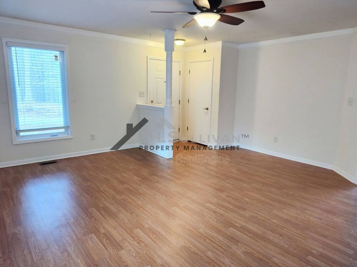 312 Lakeshore Dr - Photo 3 of 10