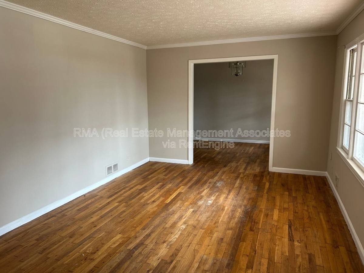 1313 Oakdale Dr - Photo 2 of 10