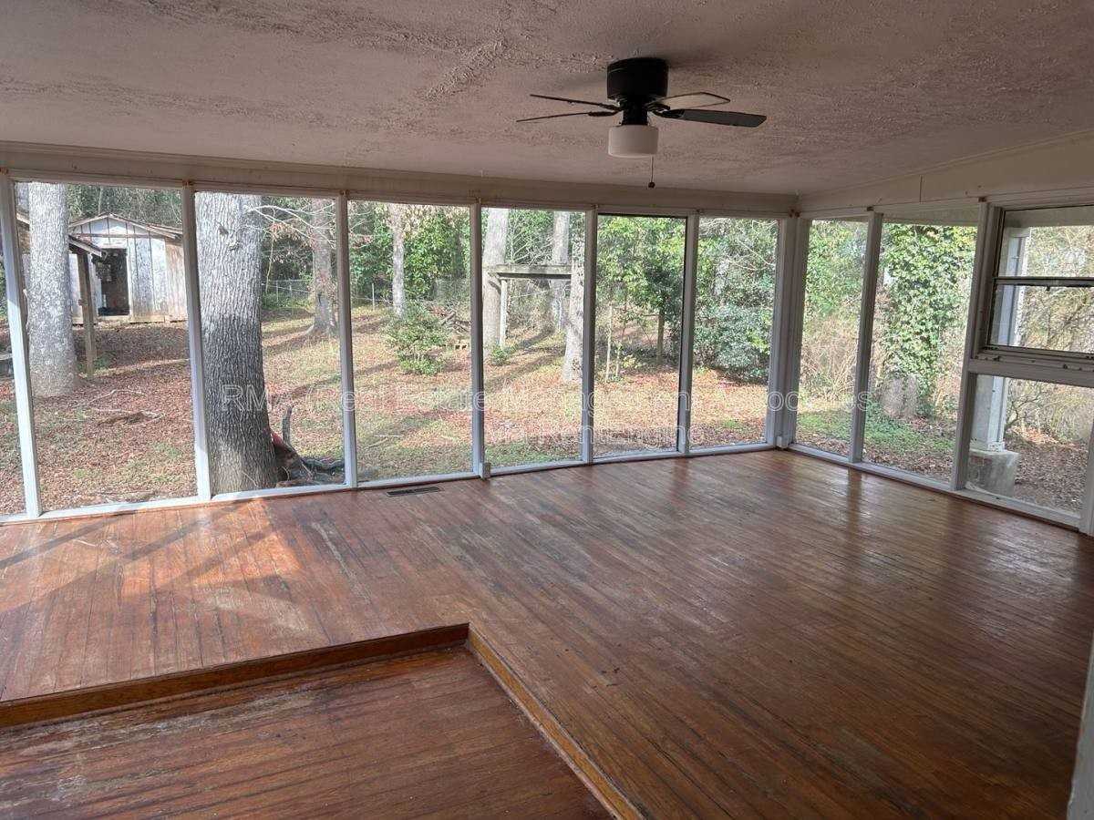 1313 Oakdale Dr - Photo 3 of 10