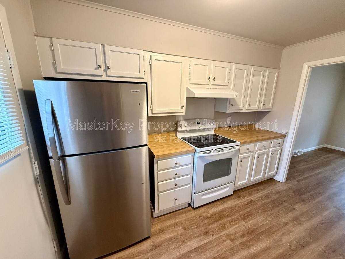 221 Byrum St - Photo 2 of 10